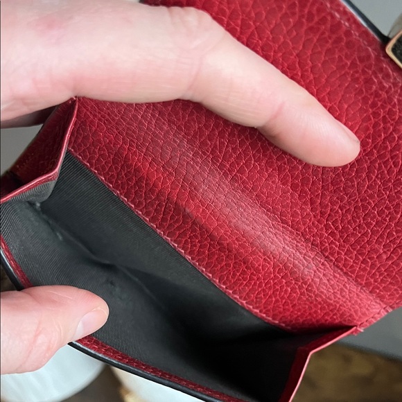 Gucci Crimson Leather Wallet with Gold Emblem - Picture 9 of 16